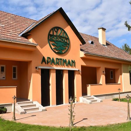 Szazesztendos Reveszhaz Apartman Szigetmonostor エクステリア 写真