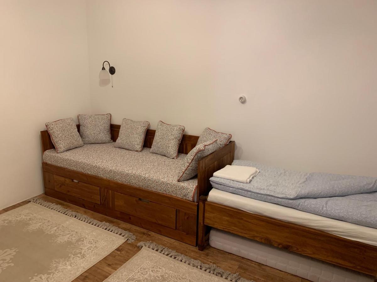 Szazesztendos Reveszhaz Apartman Szigetmonostor エクステリア 写真